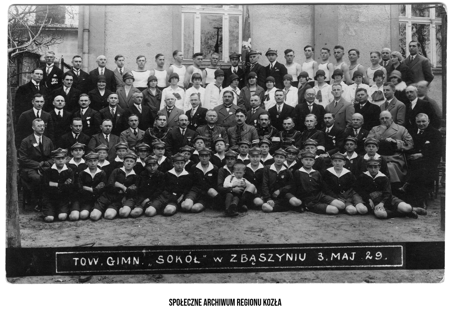 żołnierze w mundurze niemieckim